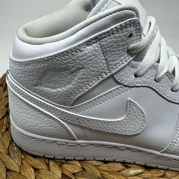 NIKE Air Jordan 1 Mid Sneakers Triple White Leather Size 7 Youth, 8.5 Women's - Picture 7 of 10